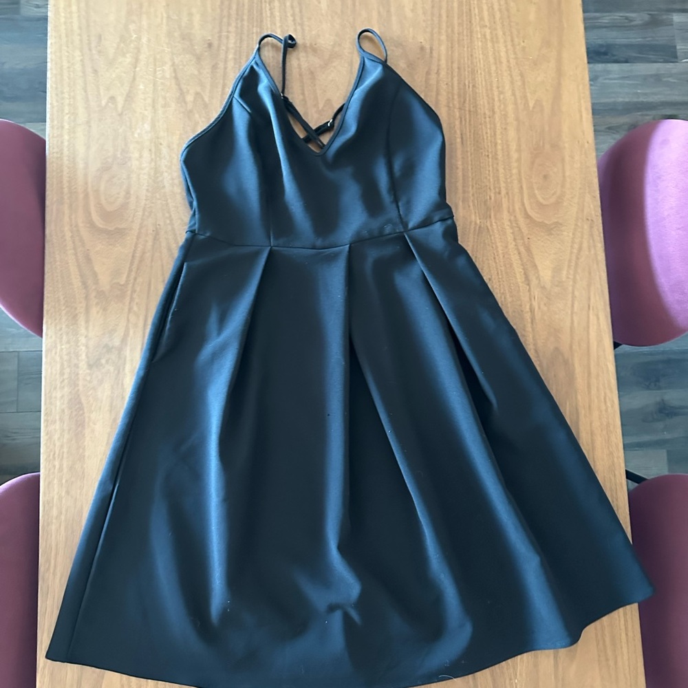 Elegant Black Sleeveless Dress